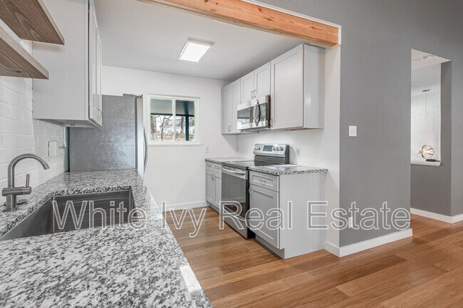 Building Photo - 356 Peach Is Rd