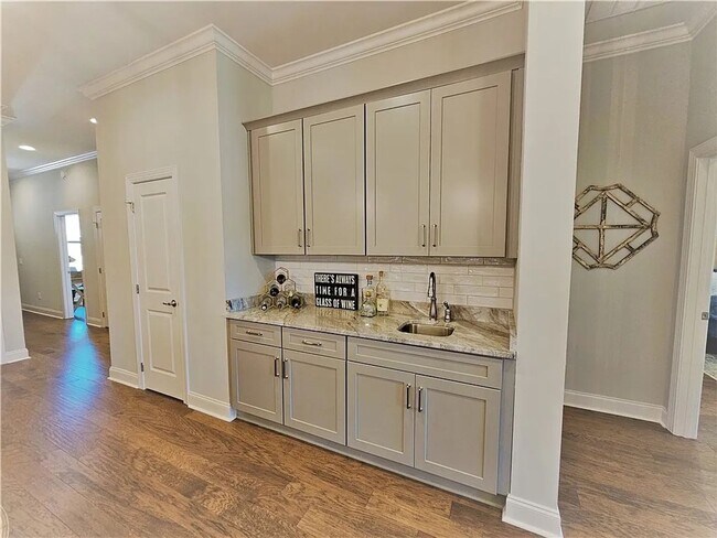Building Photo - 3175 Crestmont Ct