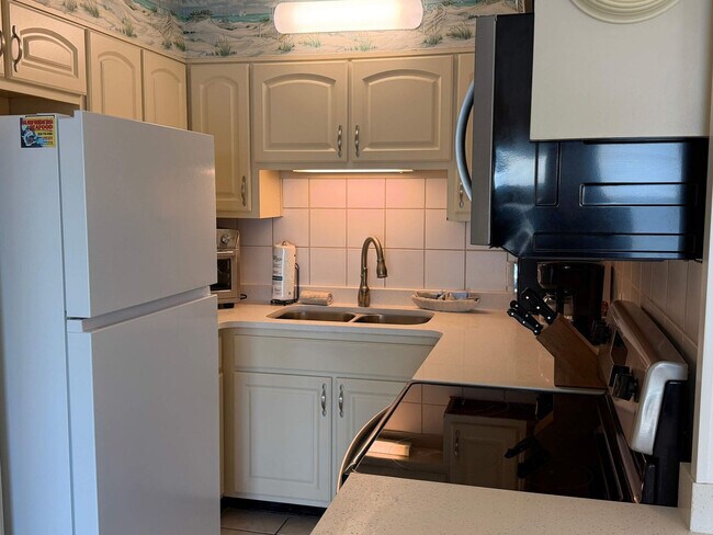 Building Photo - 8743 Thomas Dr