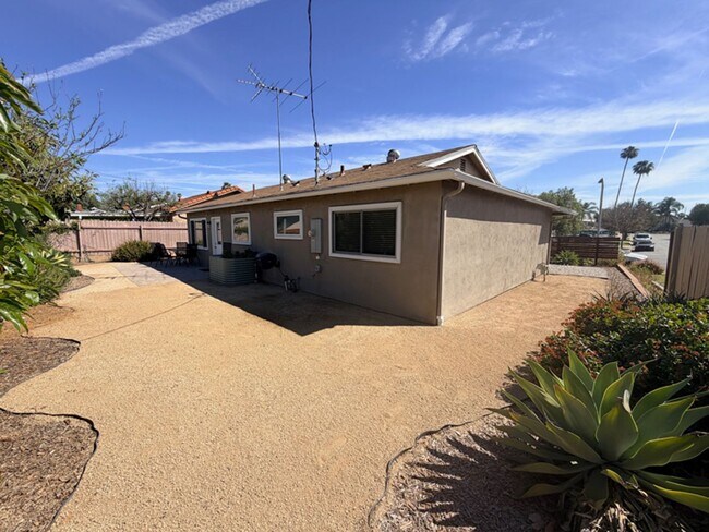 Building Photo - 3 Bed/ 2 Bath Brea Home w/Garage and Native Landscaped Yard