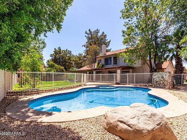 Building Photo - 1966 E Calle De Arcos