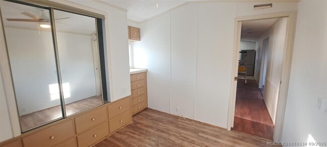 Building Photo - 5362 SE 65th Ave