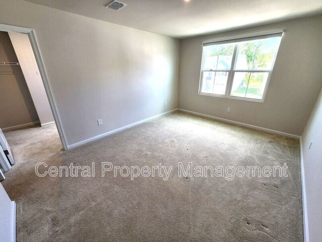 Building Photo - 165 Sarnesfield Wy
