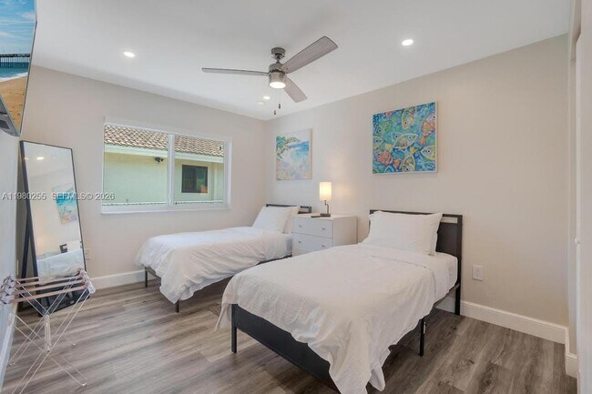 Building Photo - 20560 NW 17th Ave