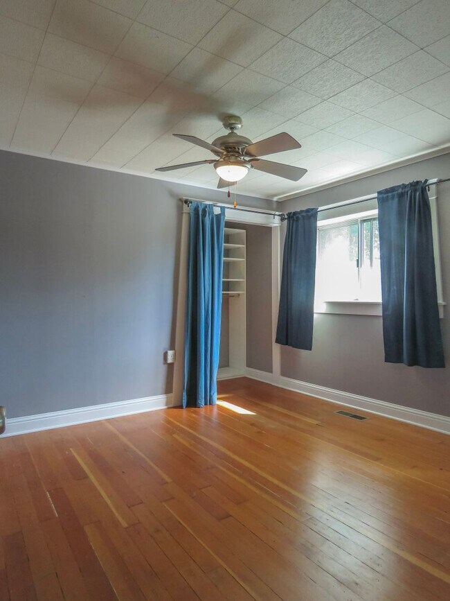 Building Photo - *** 4 Bedroom Sellwood Home ***