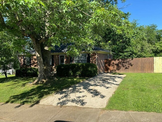 Building Photo - 105 Aster Pl