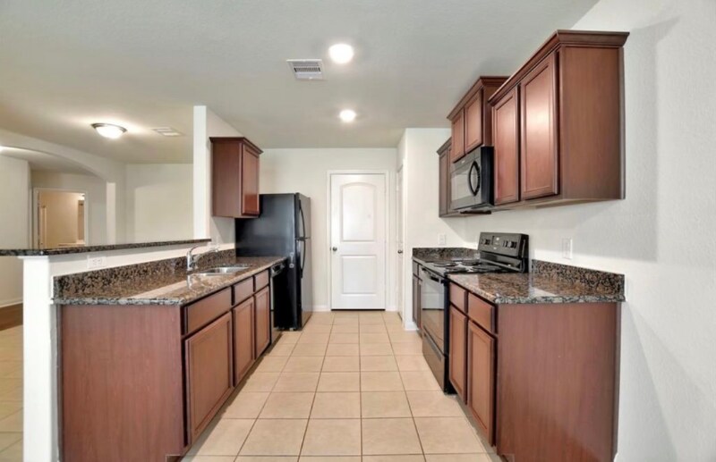 Building Photo - 15418 Hillside Ml Dr