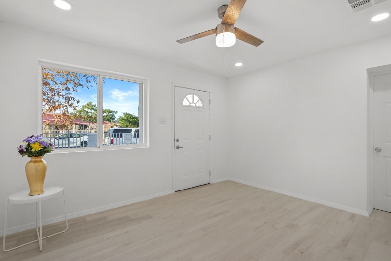 Building Photo - 9316 San Lorenzo Ave