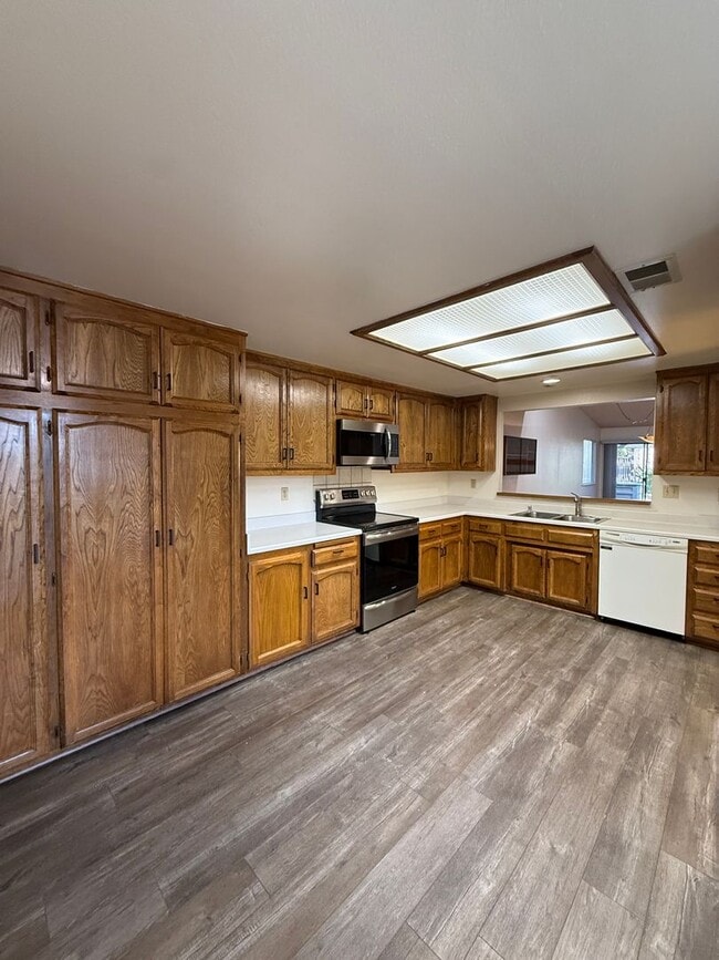 Building Photo - Creekridge Villas Single Story Condo in Gated Community in Orcutt with Easy Access to VSFB