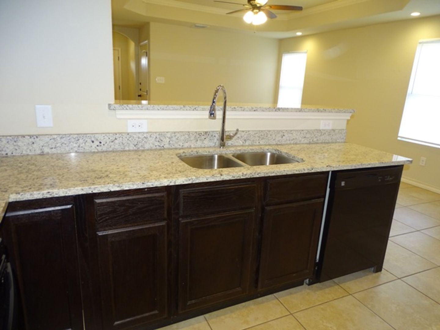 Building Photo - 7054 Lakeview Dr