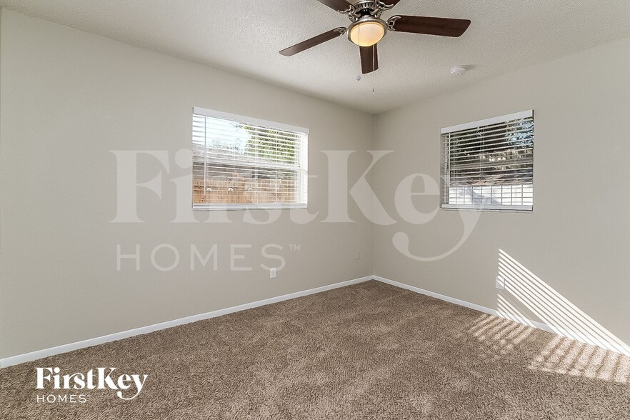 Building Photo - 1418 Stonehaven Way