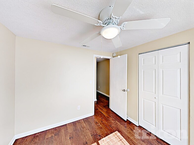 Building Photo - 8213 Greenleaf Cir
