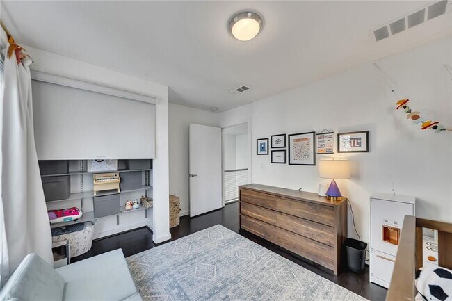 Building Photo - 1213 Van Allen Mews NW