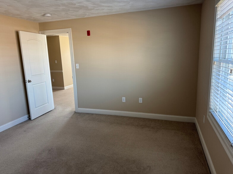 Building Photo - 1 Church St