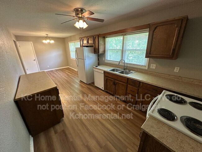 Building Photo - 515 S Forest Ave