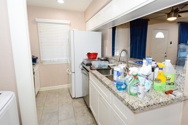 Building Photo - 5632 Birchmont Dr