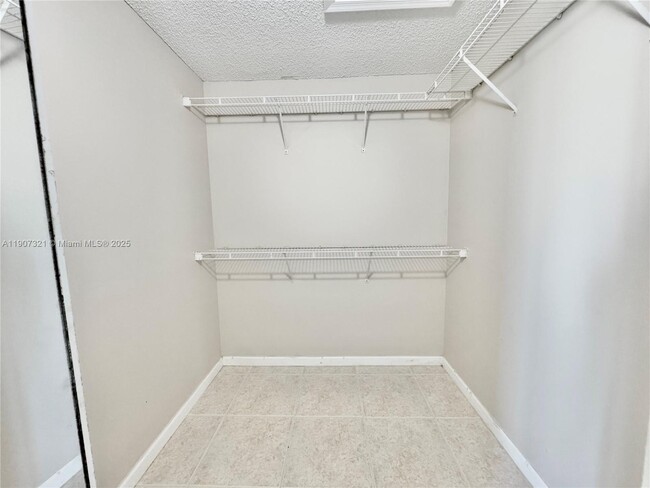 Building Photo - 4383 Laurel Ridge Cir