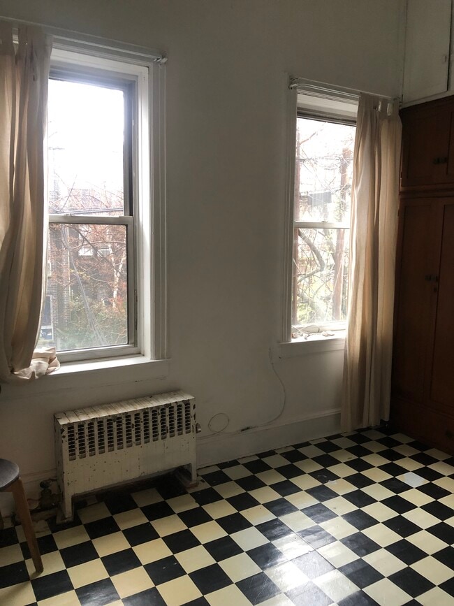 Building Photo - 790 Grand St