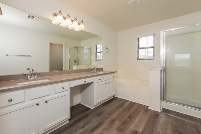 Building Photo - 4515 E Oxford Ln