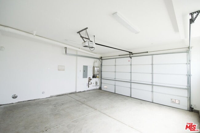 Building Photo - 860 S Wilton Pl