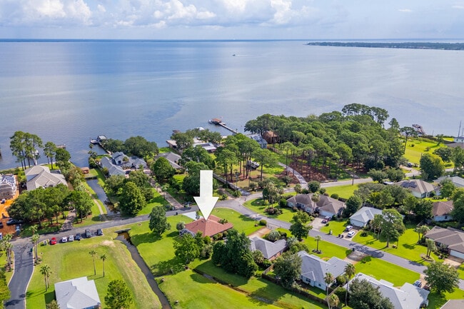 Building Photo - 437 S Shore Dr