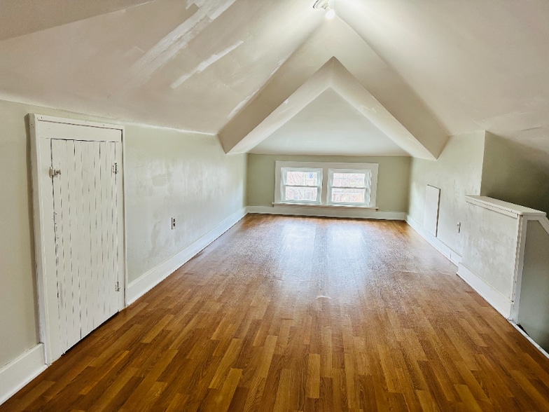 Building Photo - 839 N Howard St