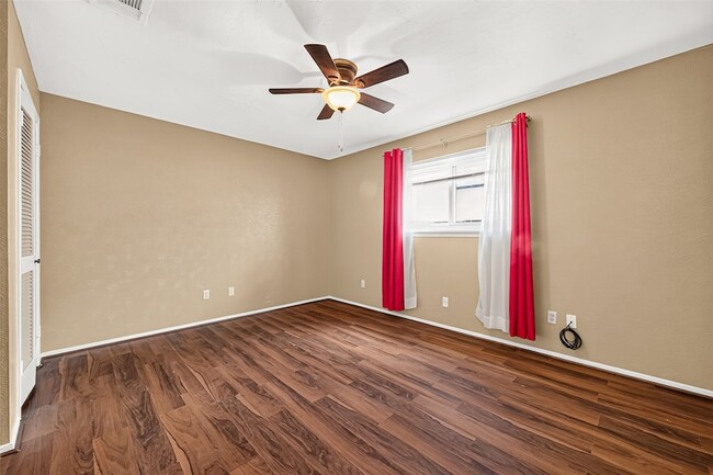 Building Photo - 6138 Gallant Forest Dr