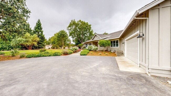 Building Photo - 7705 Starr Rd