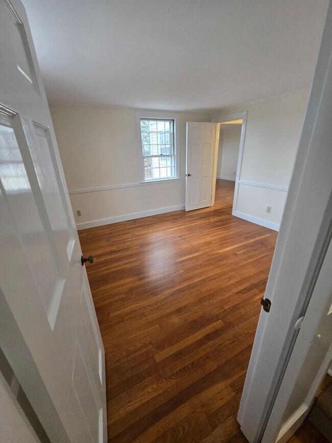 Building Photo - 5 Hillside Ave