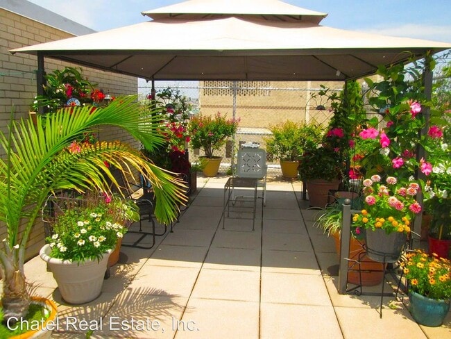 Building Photo - Dupont's Pulchritudinous Palladium 1 bedroom Condo w/ Balcony & Pool. All utilities included.