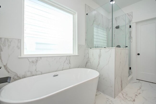 Building Photo - 2803 Anita St