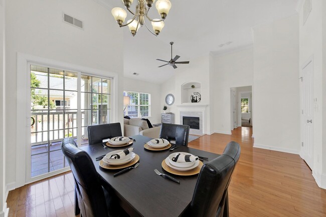 Building Photo - Lovely Two Bed Two Bath Townhome in Ballan...