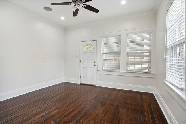 Building Photo - 2922 Banks St