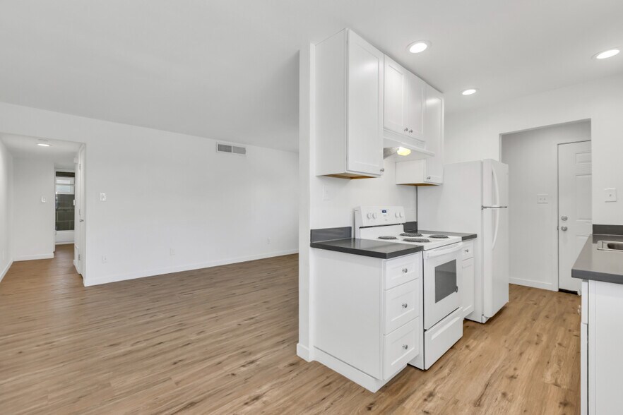 Building Photo - 2405 Cava Ct