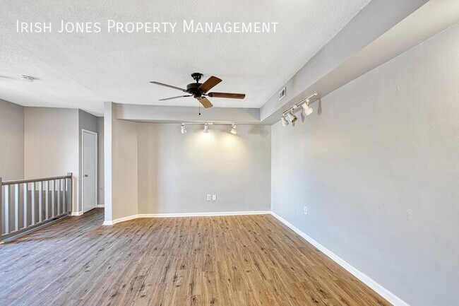 Building Photo - 1819 Pine-Apt 5