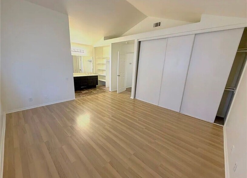 Building Photo - 39843 Amberley Cir