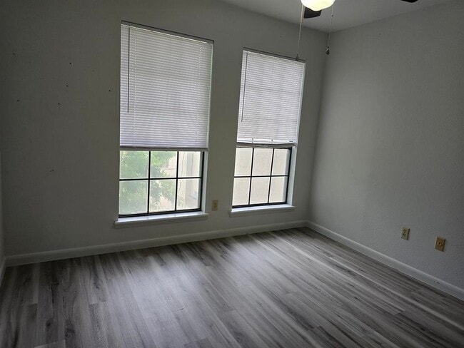 Building Photo - 101 W Del Mar Blvd