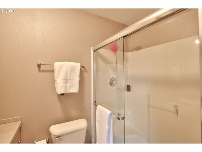 Building Photo - Comfortable Beaverton Living- 4 Bedroom, 2.5 Bath home Near Nike & Intel with Open Living & Priva...
