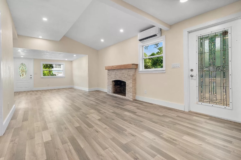 Building Photo - 710 S Pine St