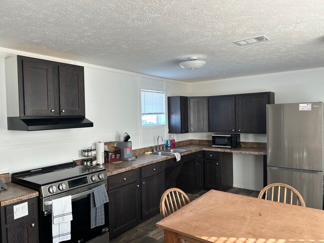 Building Photo - 407 NW Park St