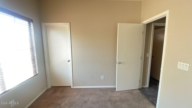 Building Photo - 5158 W Poinsettia Dr