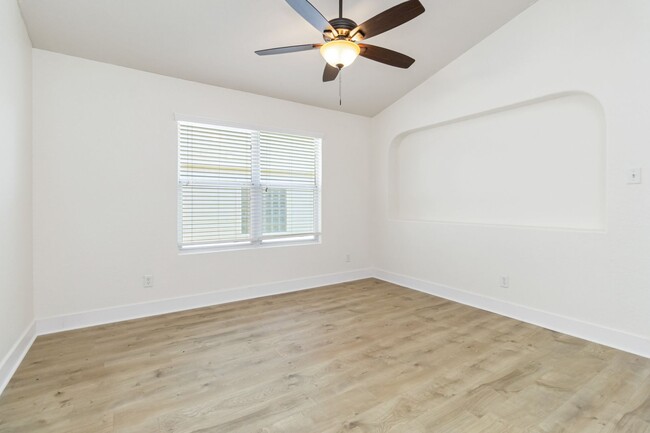 Building Photo - Gorgeous 3 bedroom, 2 bath home with a study near the Forum & Randolph AFB!