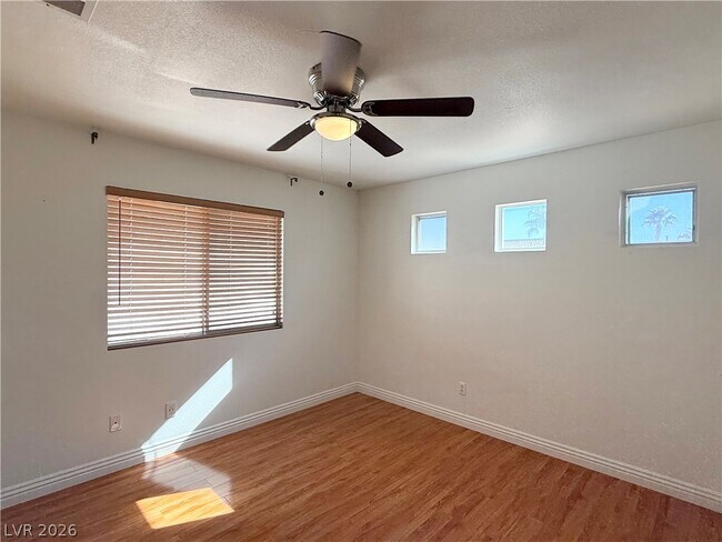 Building Photo - 705 Lexington Cross Dr