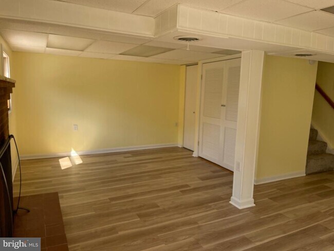 Building Photo - 1594 N Harbor Dr