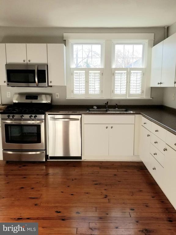 Building Photo - 300 Lafayette St