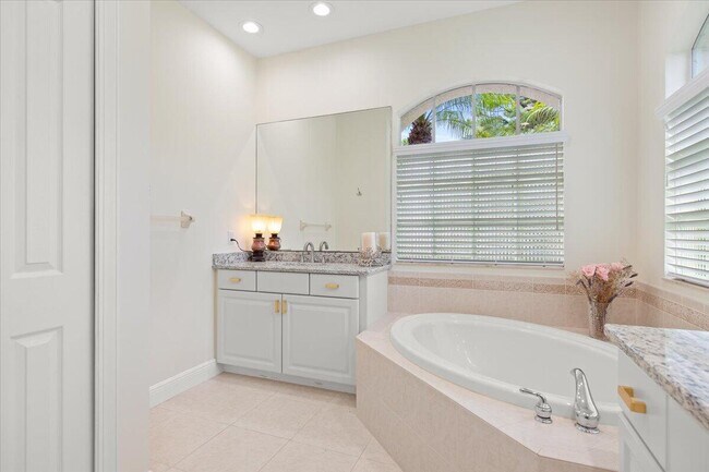 Building Photo - 9301 Briarcliff Trace