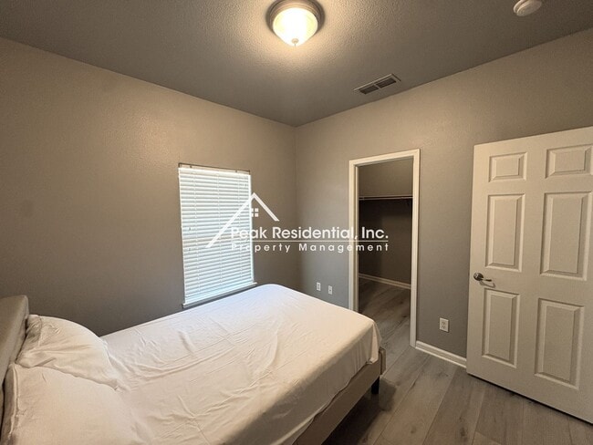 Building Photo - 3301 N Park Dr