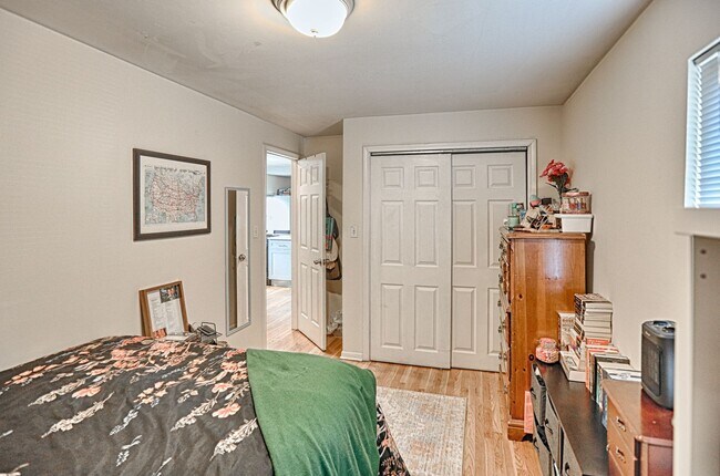 Building Photo - 2bed/1bath in Logan Square! Central Air! HUGE Private Deck!  New Kitchen!