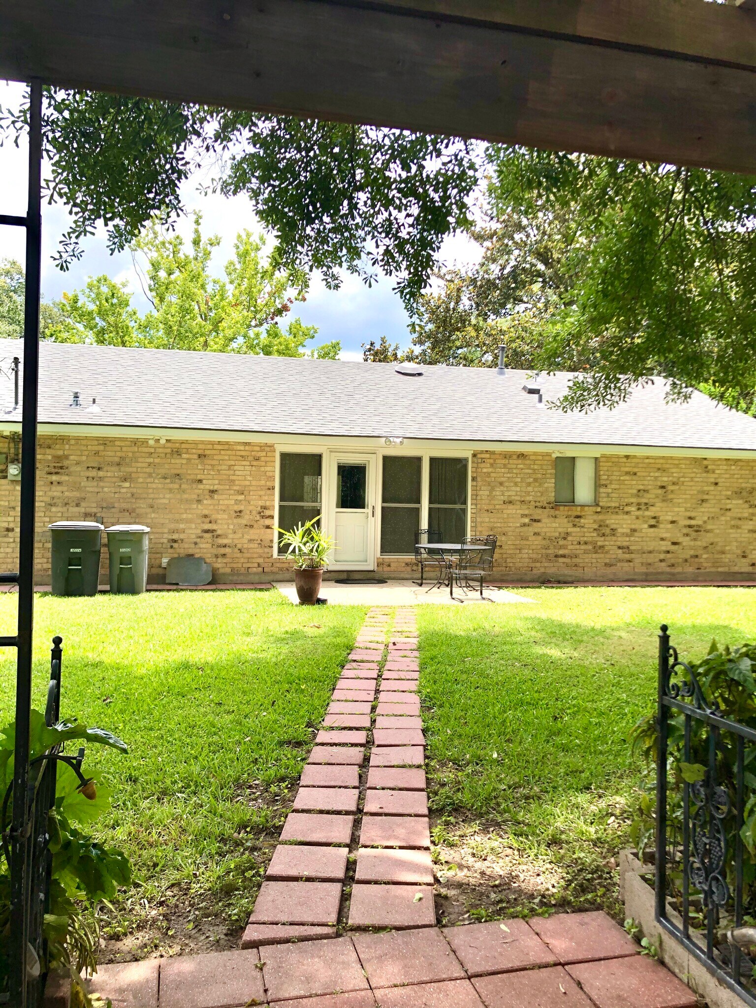 Patio - 343 Huntington Dr