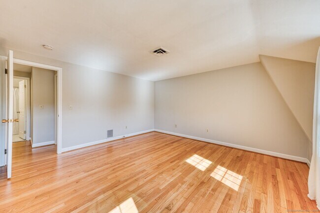 Building Photo - 13 Boxwood Ln